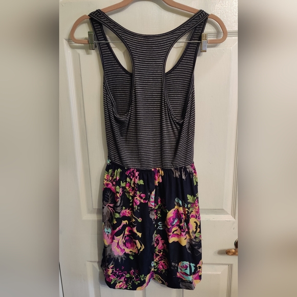 Size L Eight Sixty - Picture 2 of 3